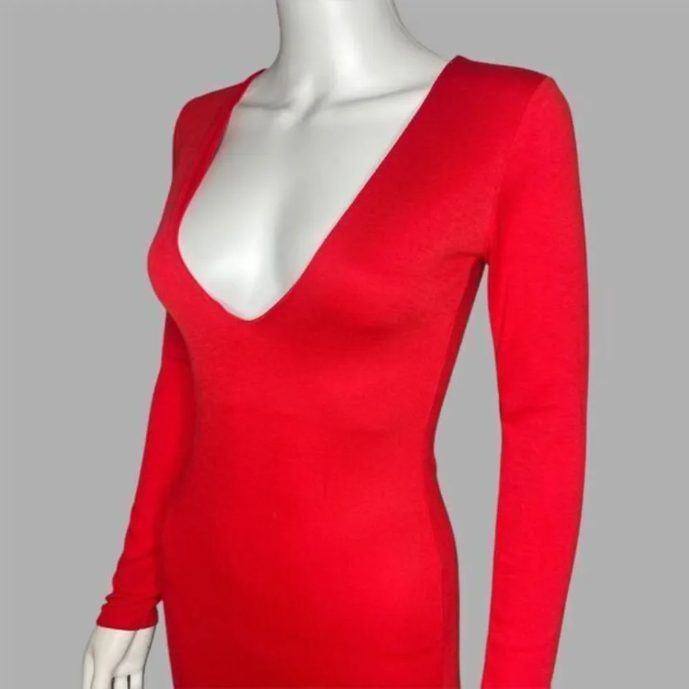 Missguided Scarlet V-Neck Midi Dress - Picture 3 of 5